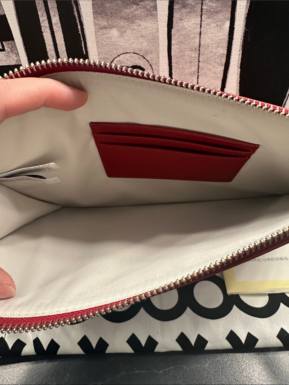 Marc Jacobs Pouch THE RUNWAY ILLUSTRATION WRISTLET - Picture 8 of 8
